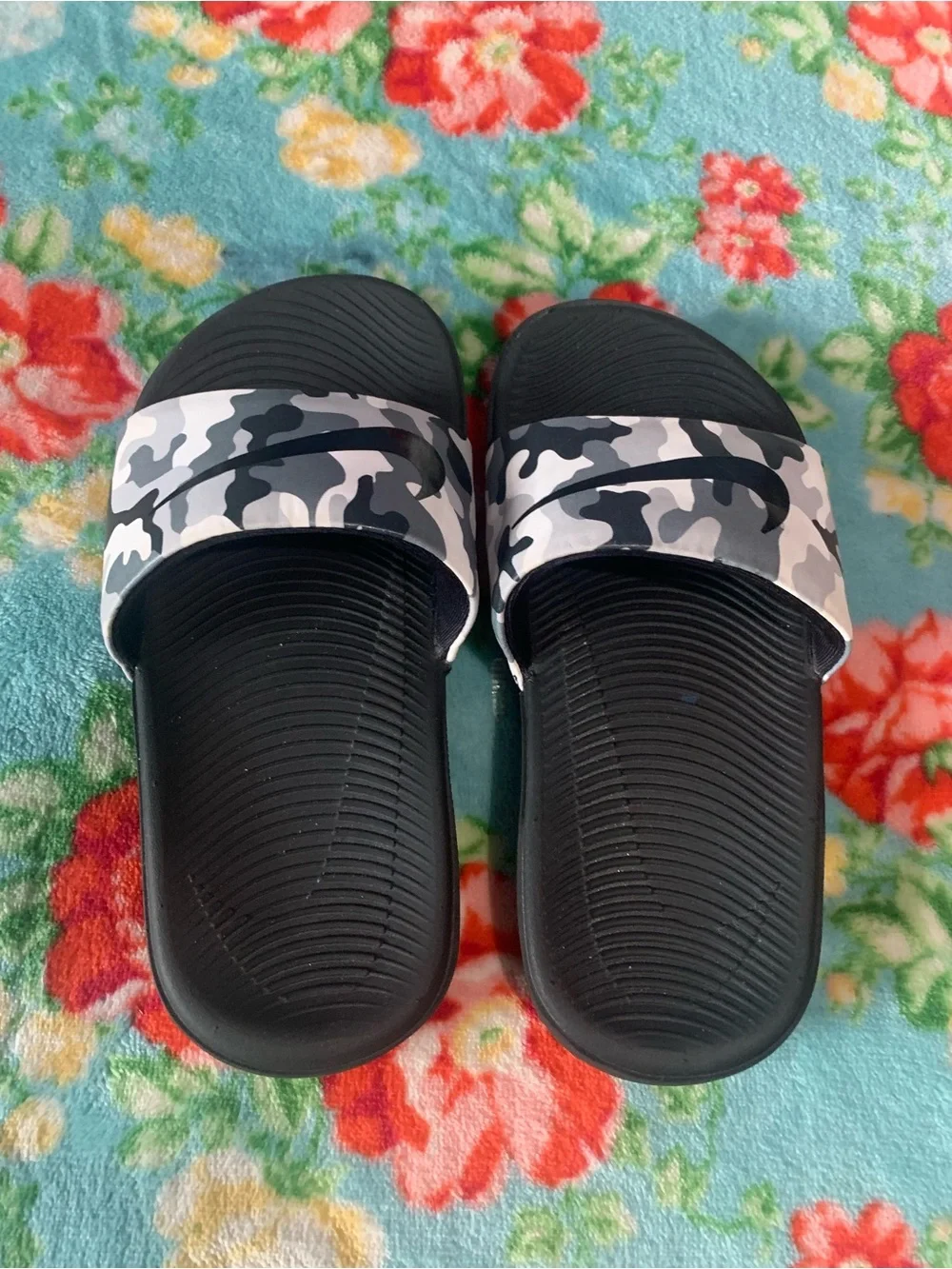 Boys Nike Kawa Slides Sandals 11C T3